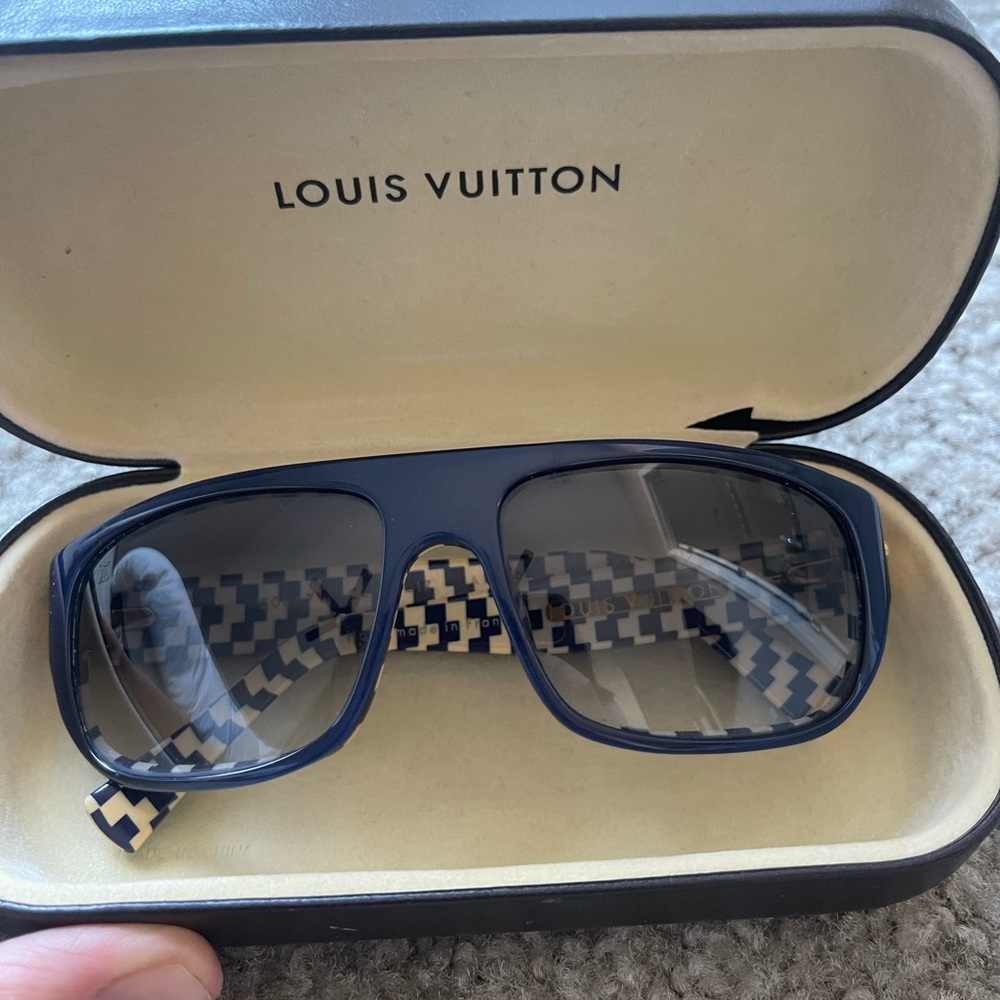 Louis Vuitton sunglasses ( Automatic)